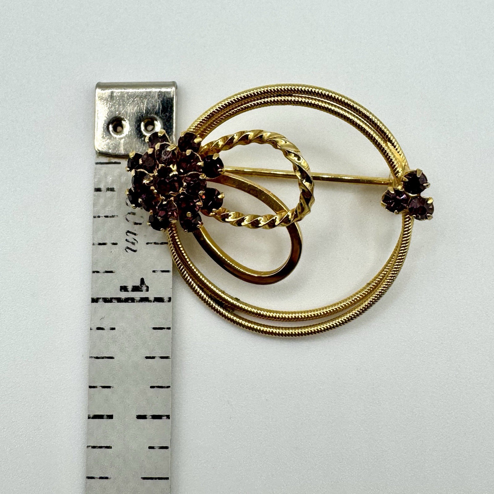Vintage 50’s Purple Flower Starburst Rhinestone Circle Gold Tone Pin Brooch