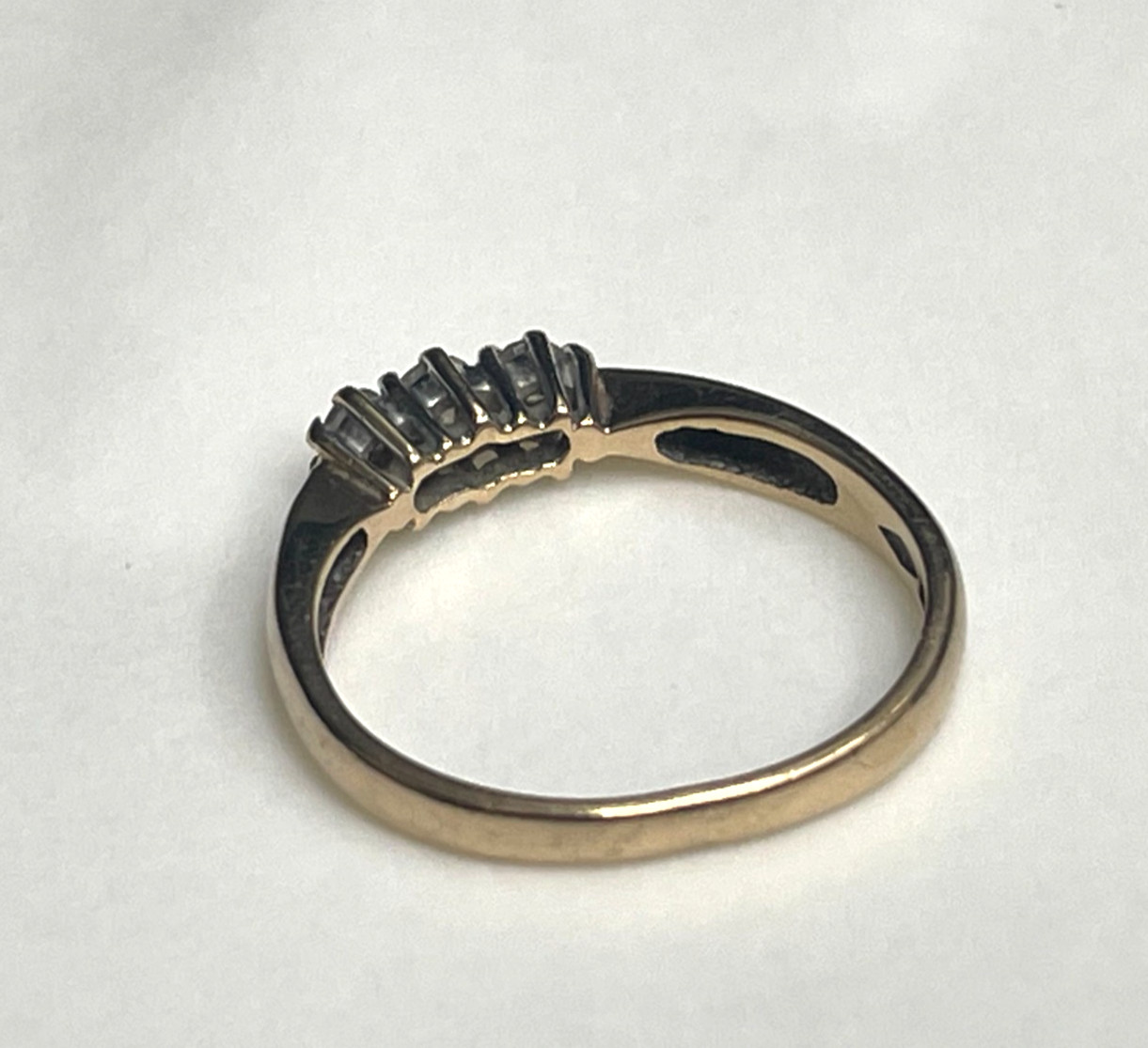 Vintage 9ct Yellow Gold Ring Diamond Stones UK Full Hallmarked Ring Size J
