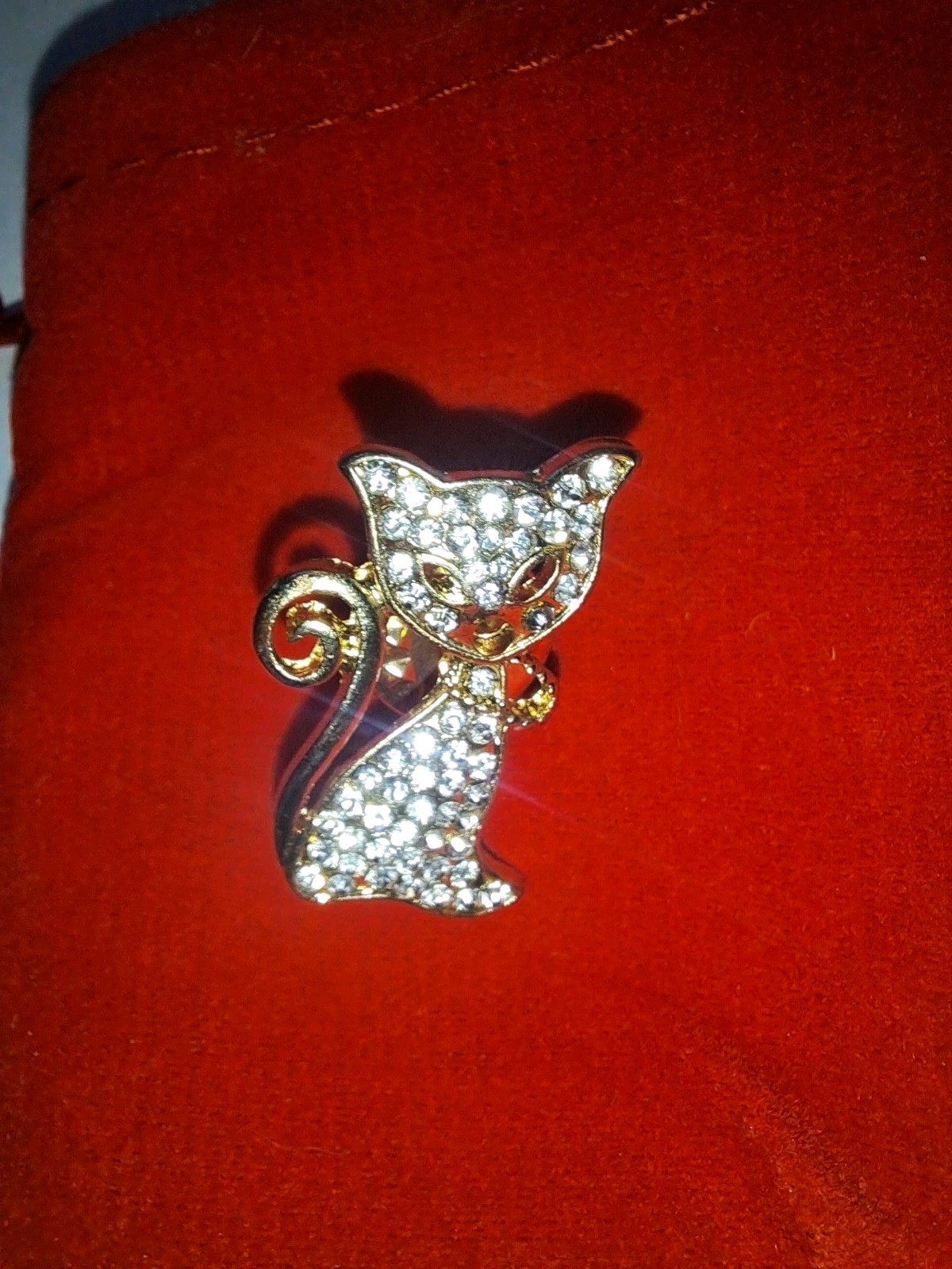 Real Collectibles by Adrienne Kitten Brooch White Sparkly Rhinestones