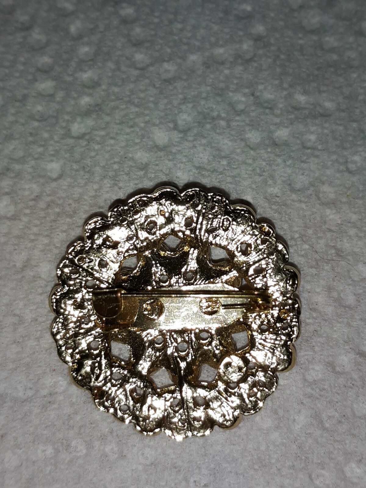 Vintage! Gold Tone Scalloped Open Cut Round Pinks/Purples Rhinestones Brooch Pin