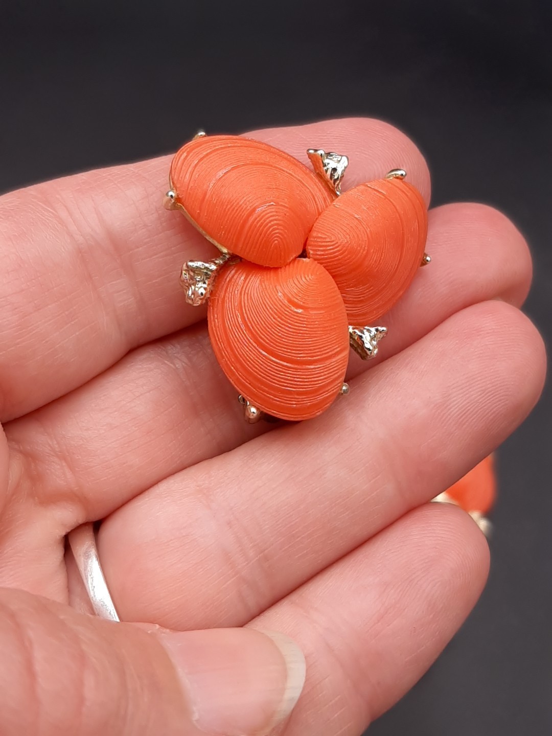 Vtg 60s Coral Acrylic Sea Shell Necklace And Clip-On Earrings Set 16″ Rare Find