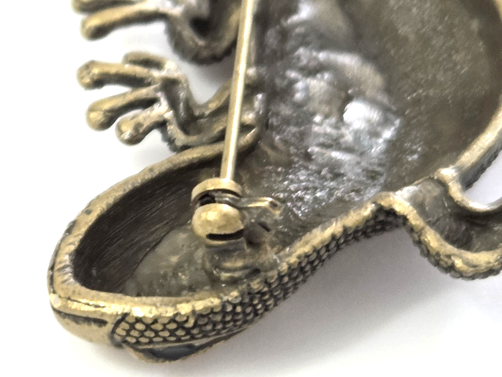 Vintage Lizard Brooch Textured Bronze or Brass Gecko Reptile Pin 2 1/2″
