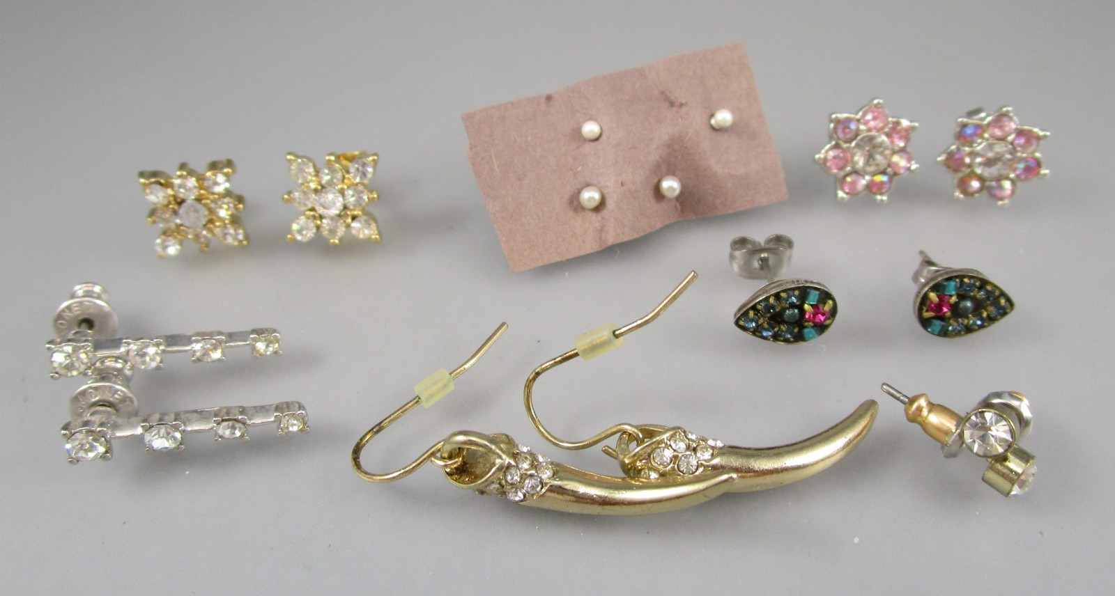 Vtg Mod Retro Varying Colors & Multi Styles LOT of 7 Post Pierced Earrings 152C