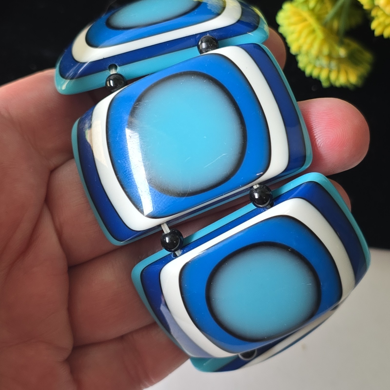 Vintage MCM Blue Shades Acrylic Statement Stretch Bracelet 7″ Wrist