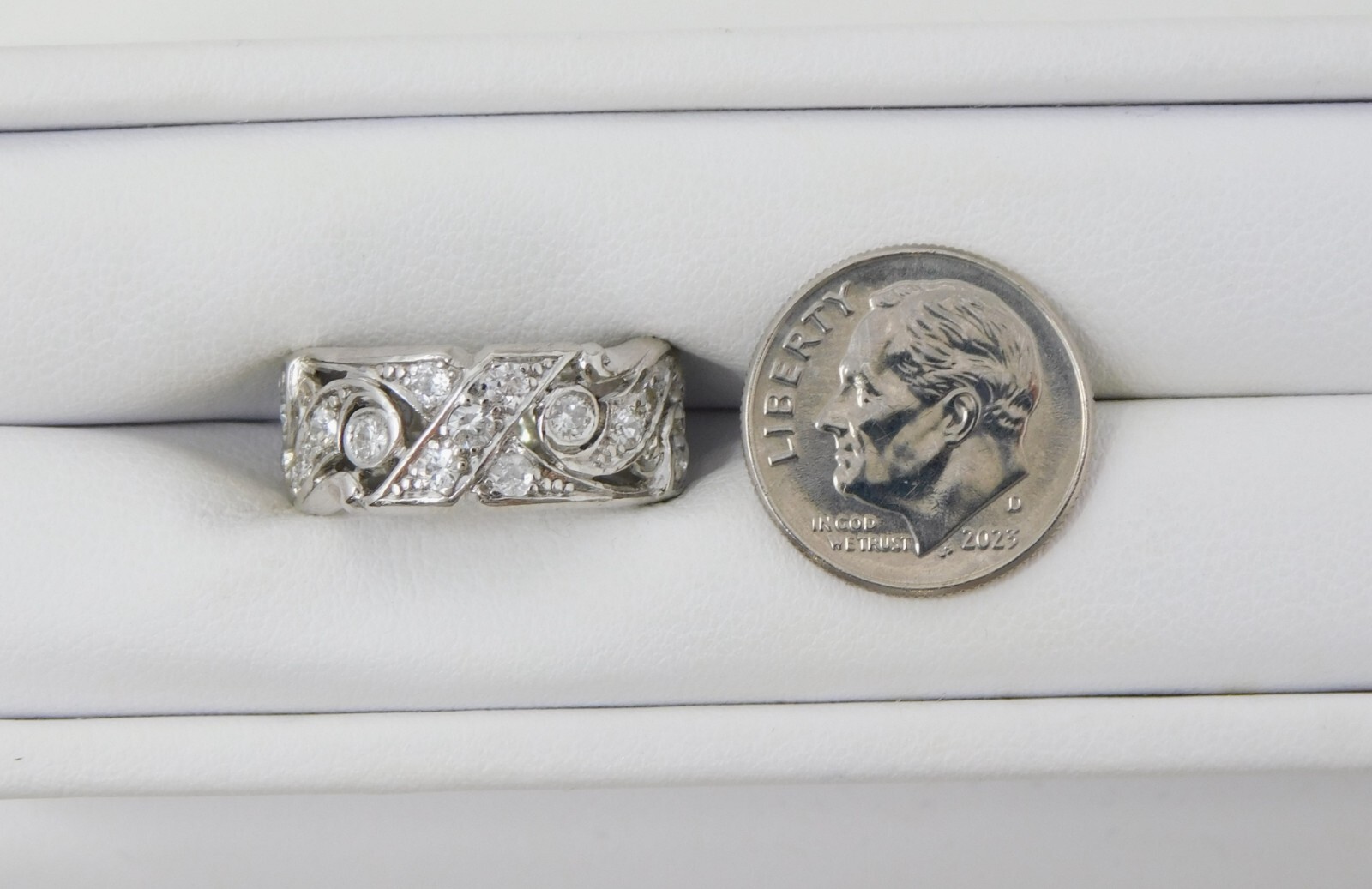 Platinum Late ART DECO XOXO + Mini Hearts Diamond 8.4 mm Band Ring Sz 6.75 B6946