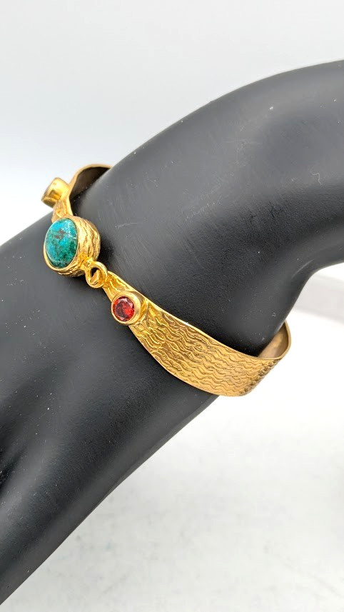 Vintage Hinged Bangle Bracelet Green Stone Gold Tone Textured