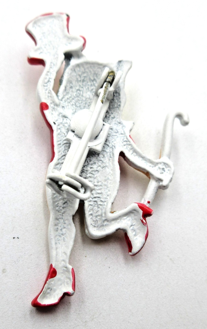 VTG ? MISS PIGGYtop hat cane MUPPET COLLECTION white red gold tone Brooch Pin