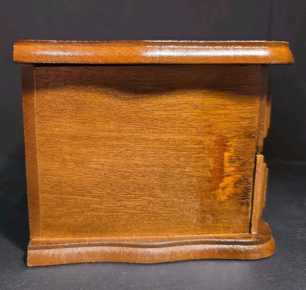 AVON 1978 Decorator’s Jewelry Chest (New In Box)