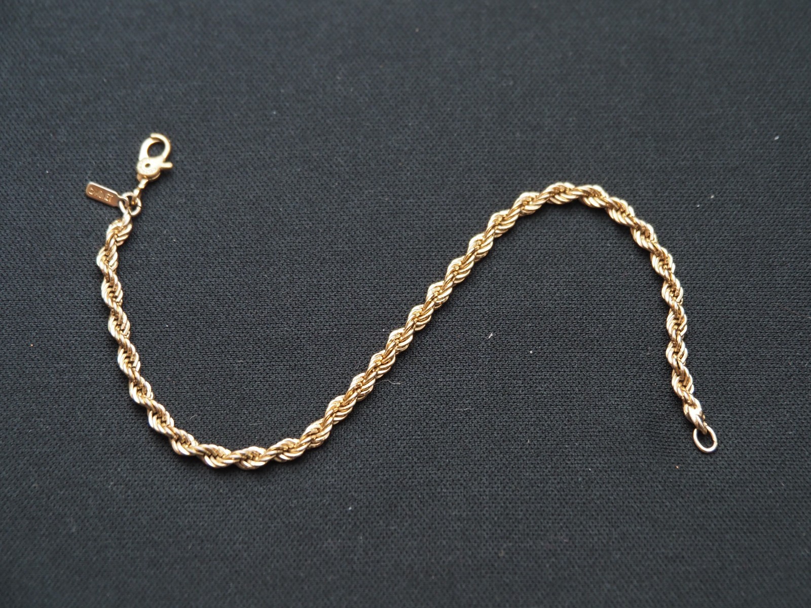 Monet Vintage Gold Tone Sister Clasp Chain Bracelet 7.5″ Long, Signed E853