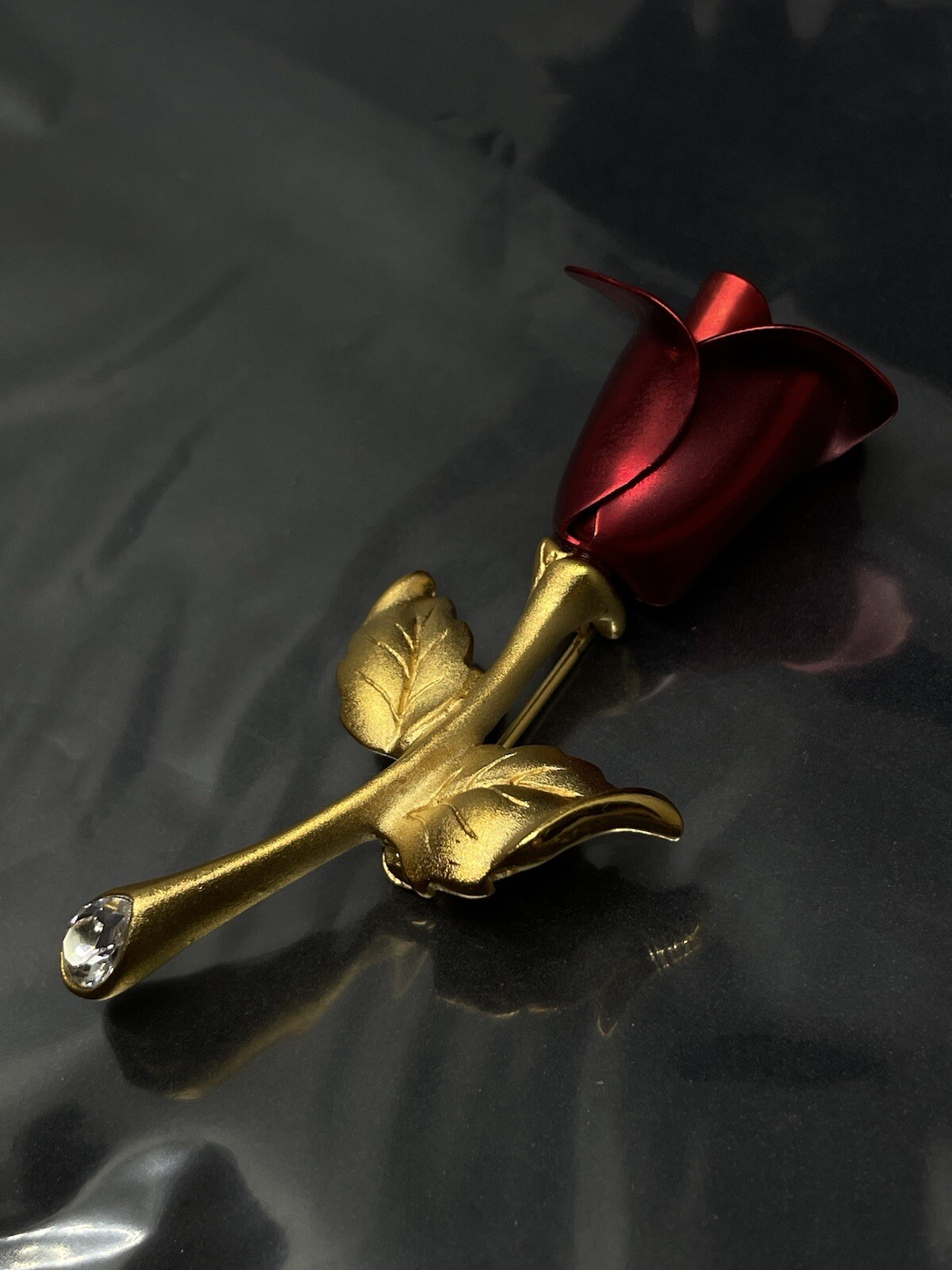 Vintage Rose Brooch Pin 3D Gold Tone Lucite Crystal Stem 2.5” Signed Stunning✨