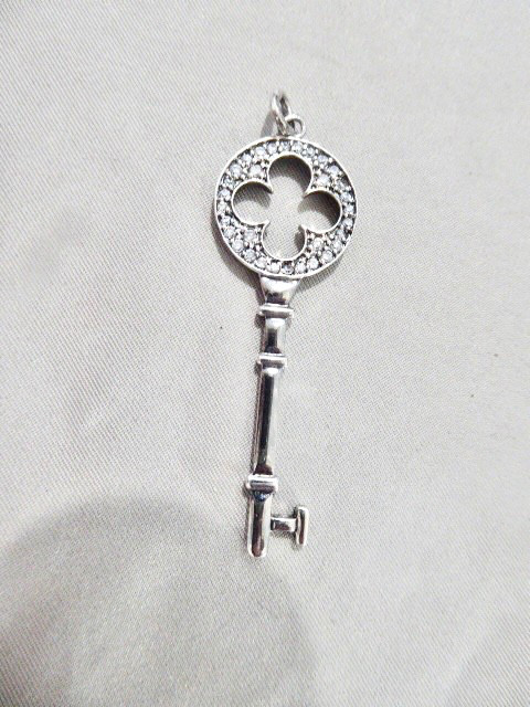 VINTAGE STERLING SILVER CZ KEY CZ PENDANT 5/8″ BY 2″ STERLING SILVER PENDANT