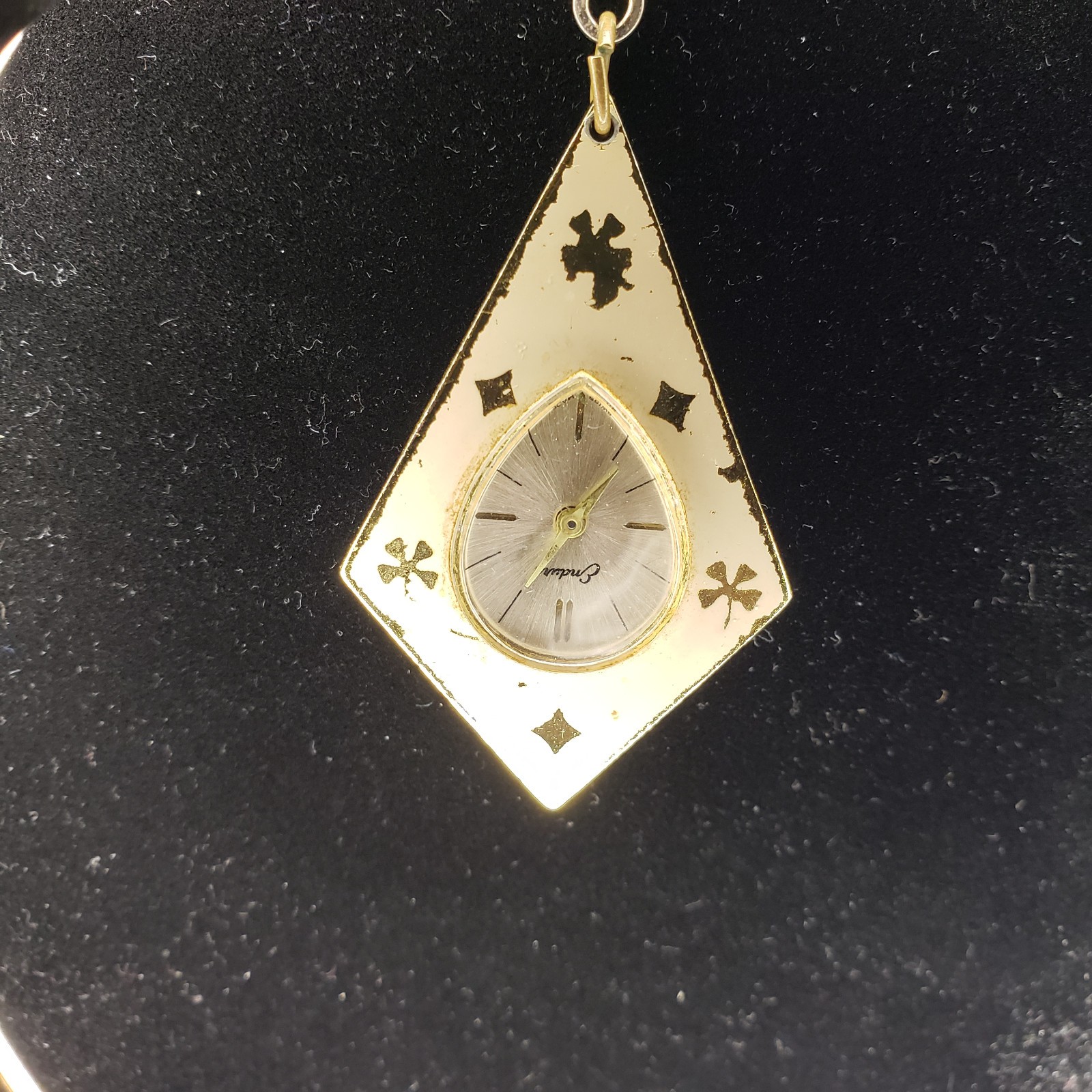 Vintage Endura wind up pendant style watch from the 60s 28″ inch chain