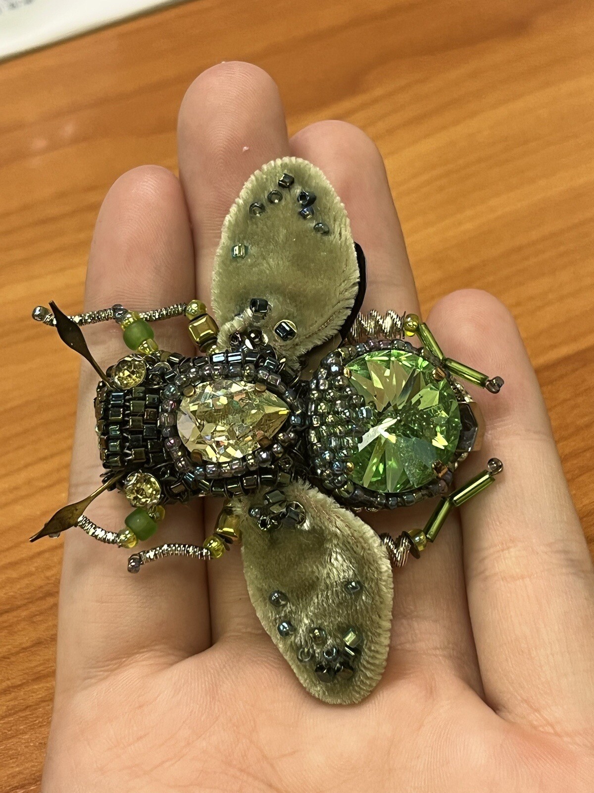 brooch, silver tone, bunch of grapes, Swarovski crystals. new. hand made.