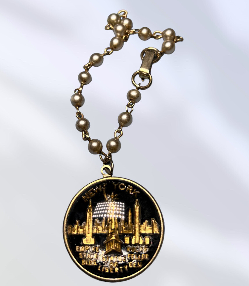 1950s NY CITY EMPIRE STATE BLDG STATUE LIBERTY ROCKER FELLER FAUX PEARL BRACELET