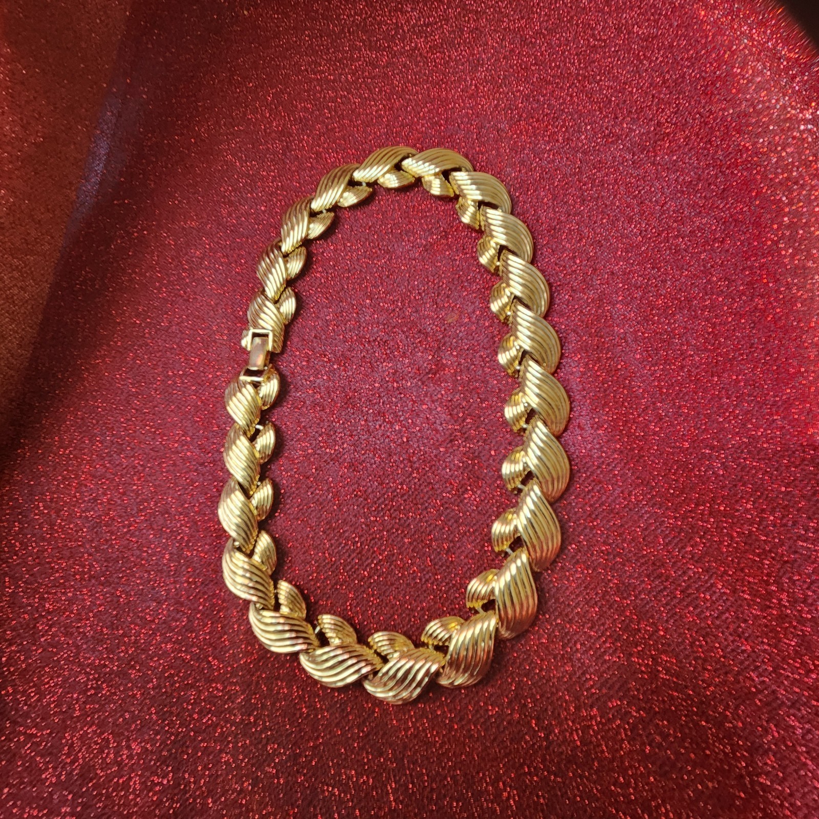 Vintage NAPIER Gold Tone Heavy Ribbon Swirl Statement Collar Necklace Retro