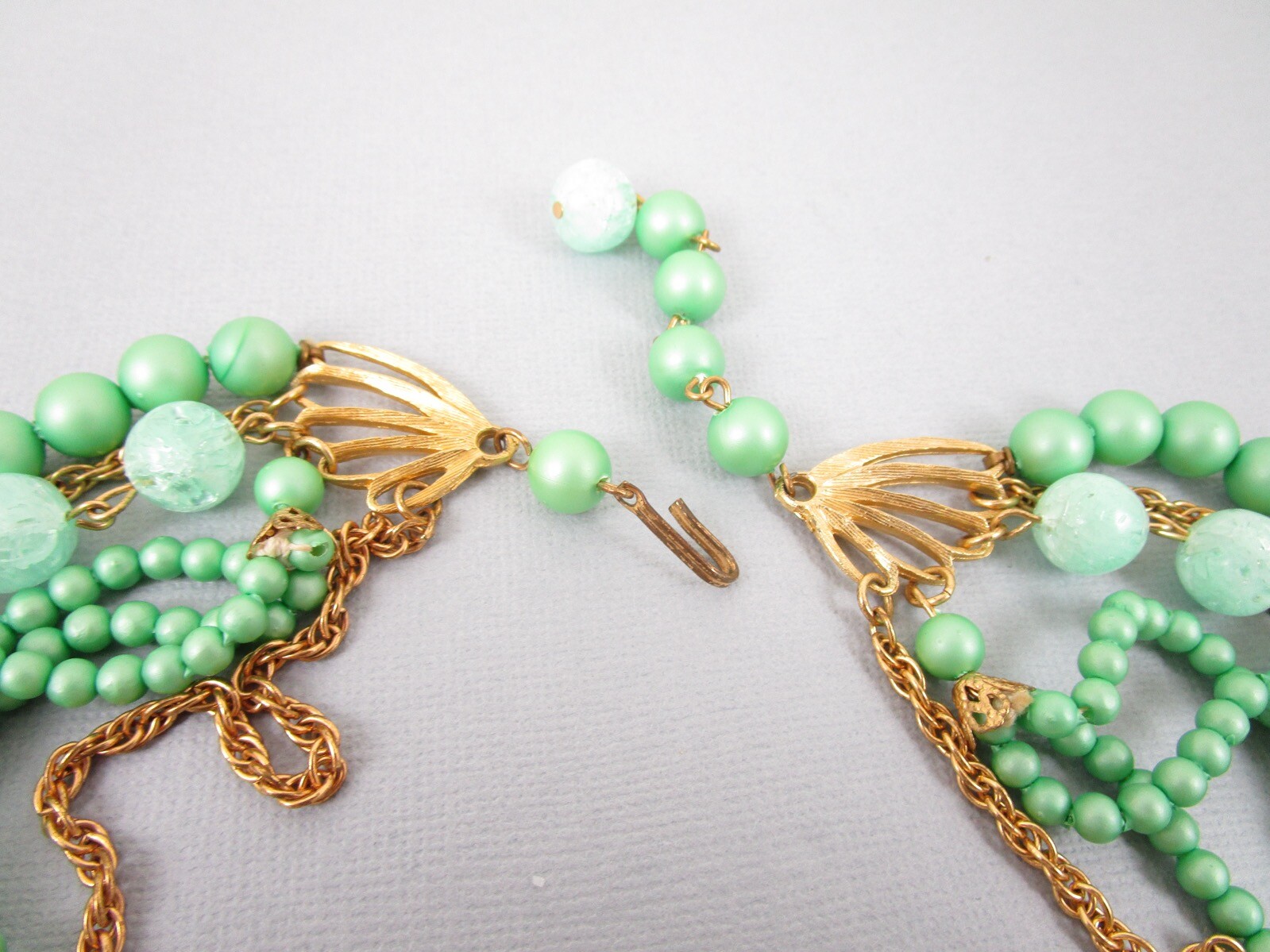 DRAMATIC 1960’S GOLD TONE LIME GREEN BEADED NECKLACE AND EARRINGS SET