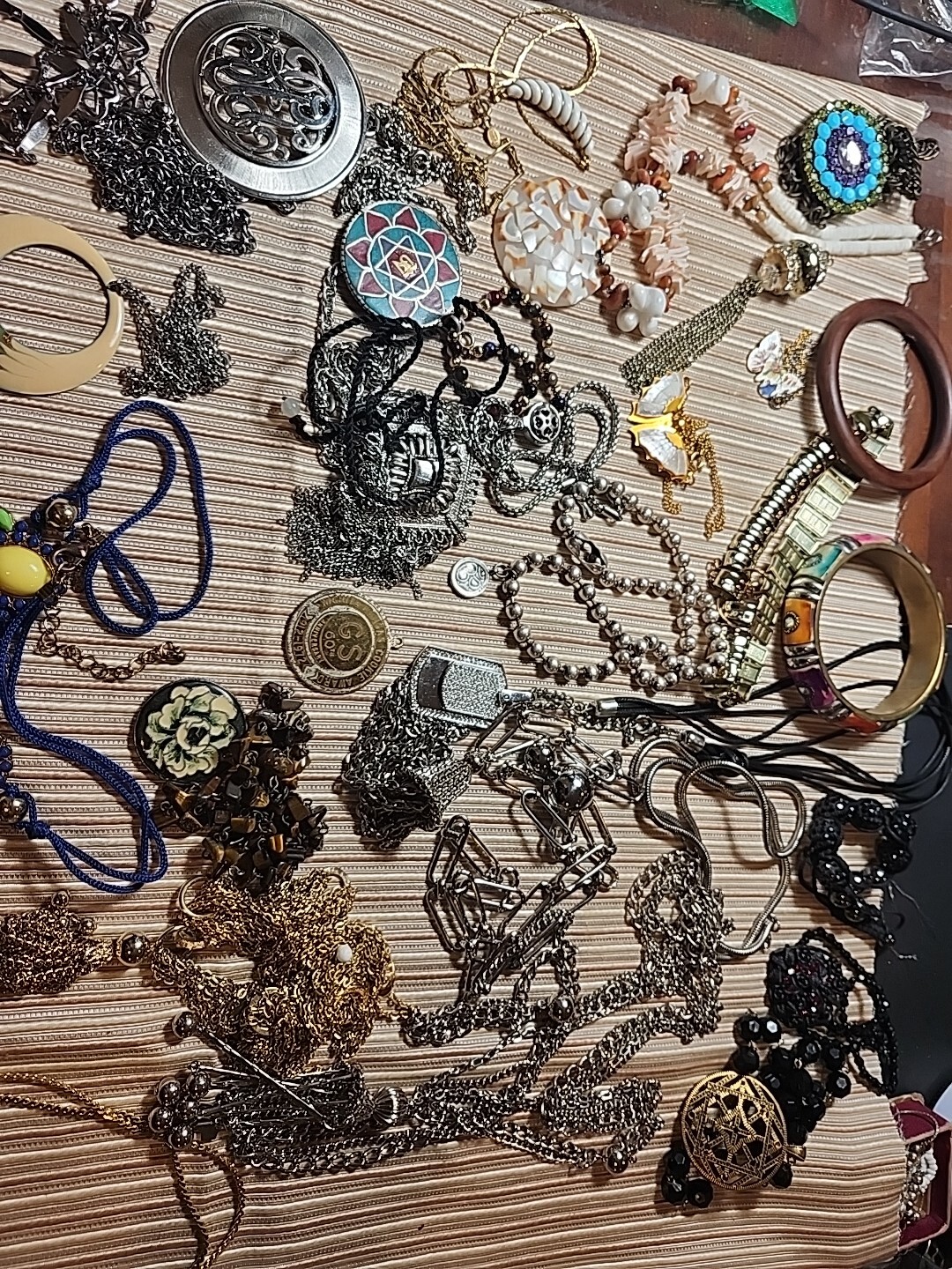 JEWELRY LOT 50+ fashion estate vintage Costume No JUNK 50s 60s 70s 80s (720)