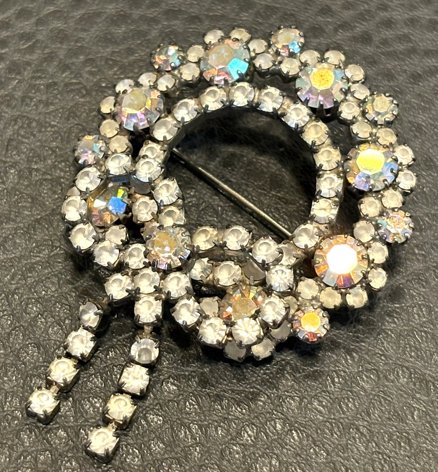 VTG Crystal Aurora Borealis & Frosted Rhinestone Crystal Wreath Pin Brooch 2”