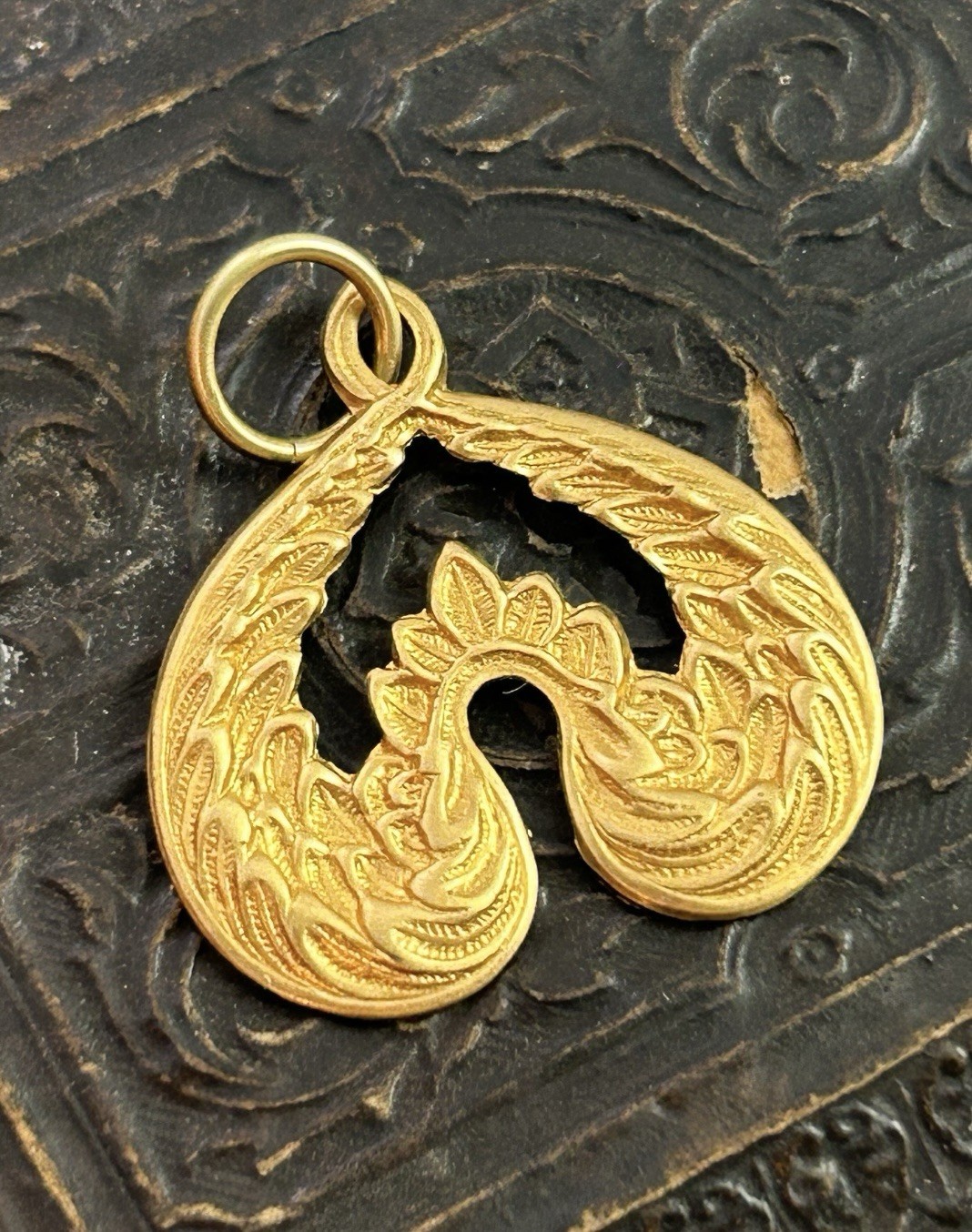 Vintage Wings Charm Pendant Ornate Brass Metal Stamping Charm Vintage Jewelry