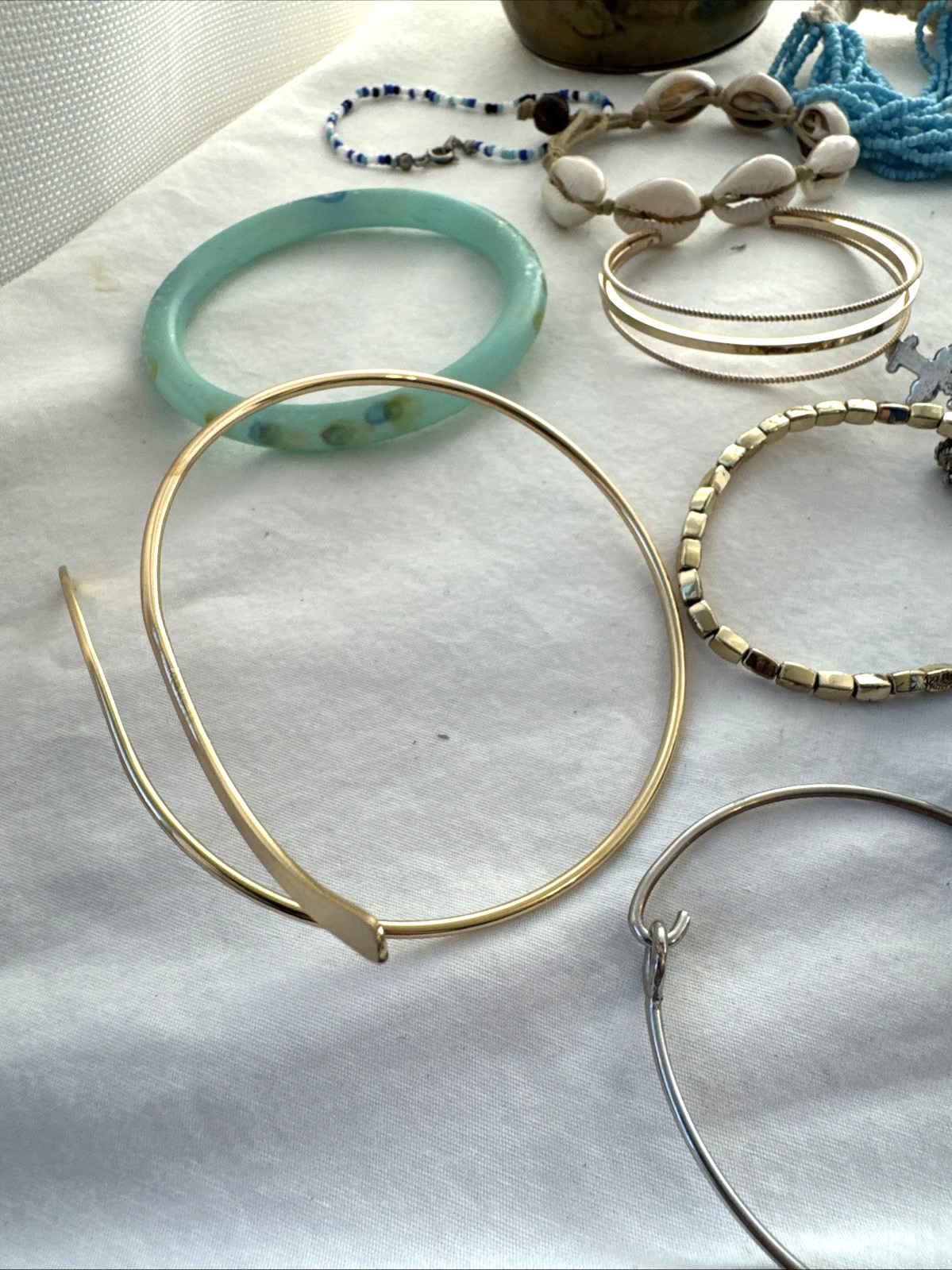 Fun Acrylic hemp texture Bracelets 90s Hippie Jewelry Lot! Gold tone bangles
