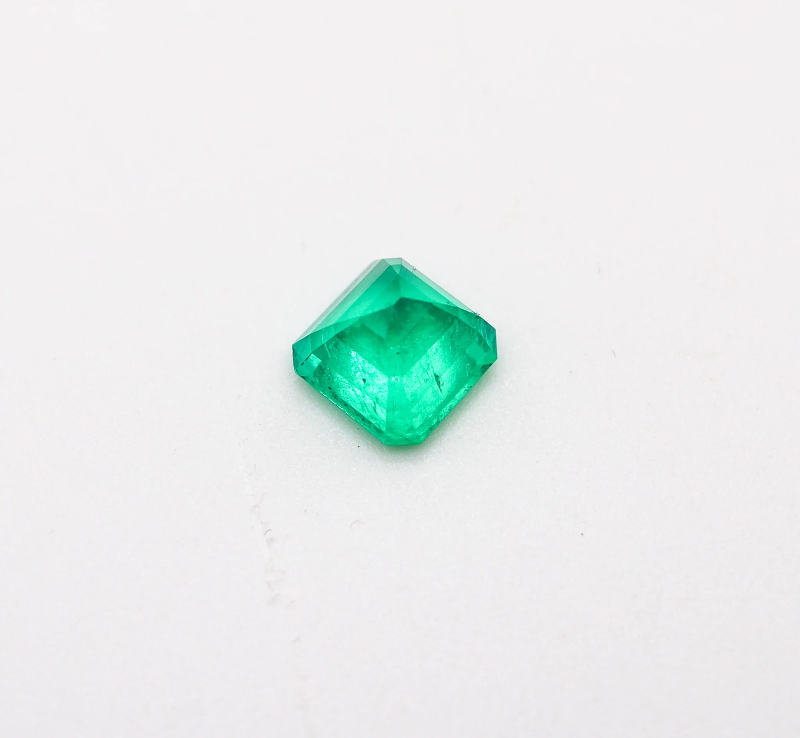 GIA CERTIFIED Colombian Emerald Square Shape Vivid Green 3.28 Carats