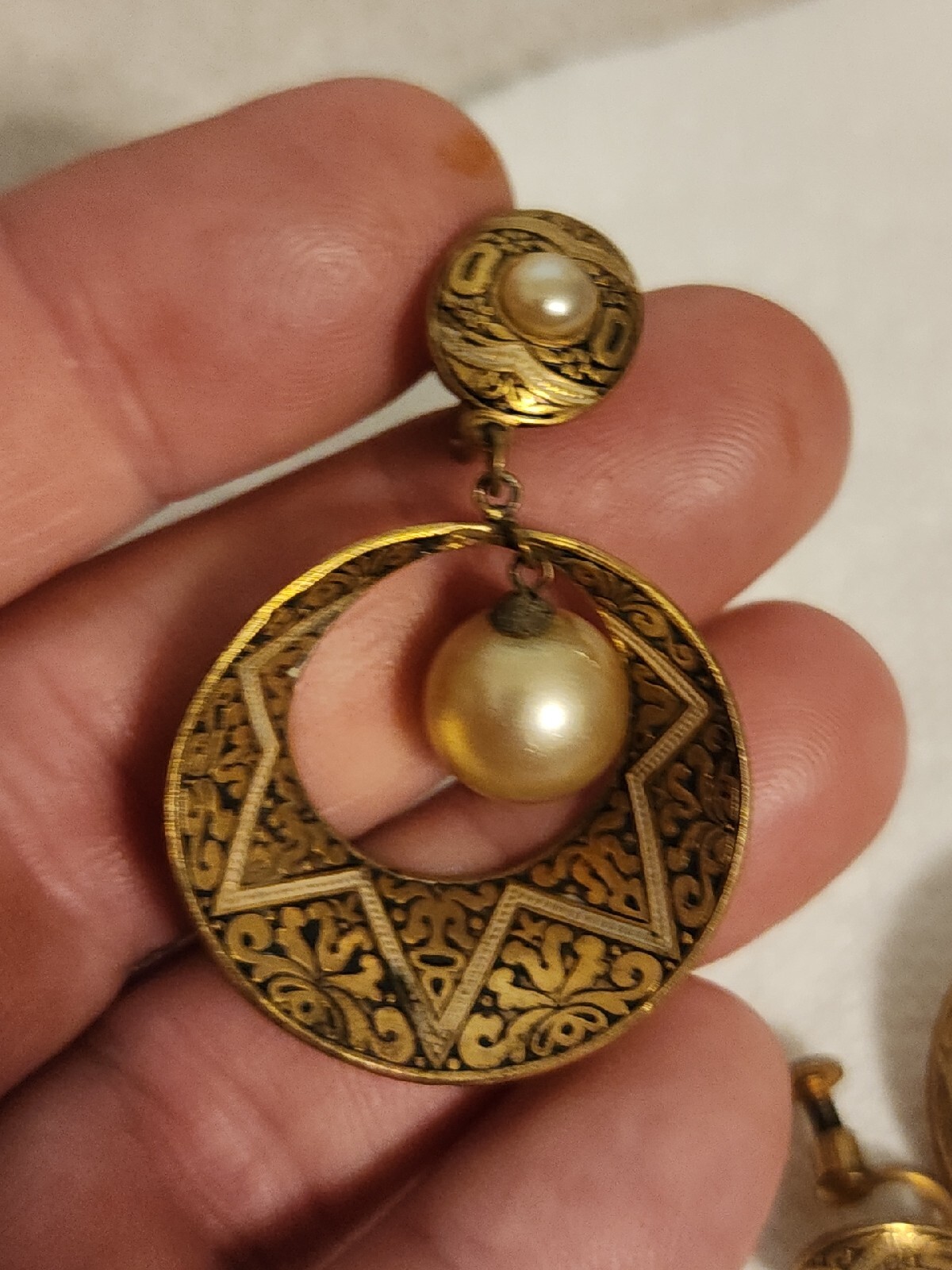 Vtg Spanish Damascene Faux Pearl Dangle Drop Hoop Screwback Earrings