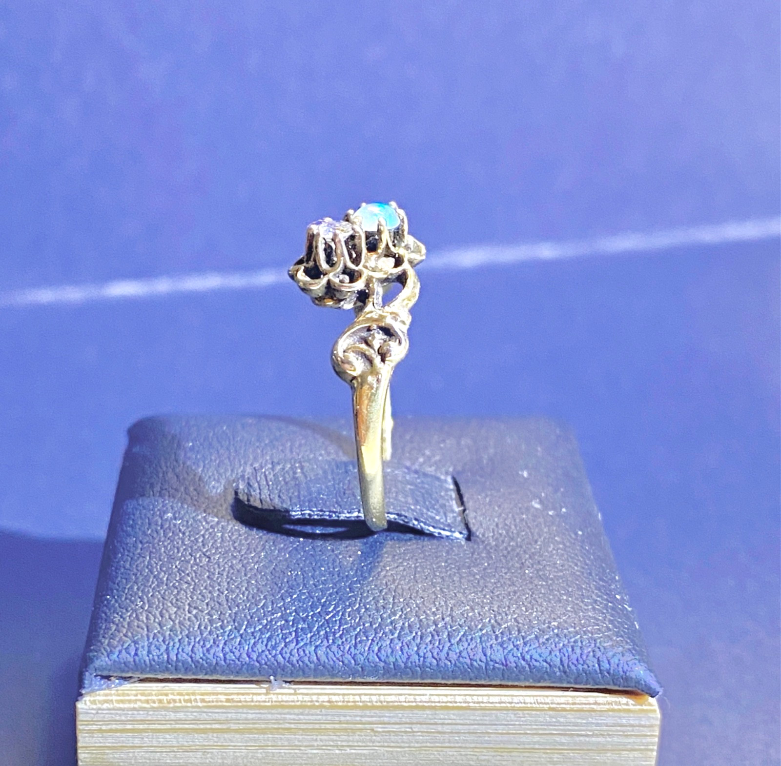 Vintage 14 KP Yellow Gold Diamond and Opal Buttercup Ring Size 6 1/4 6.25
