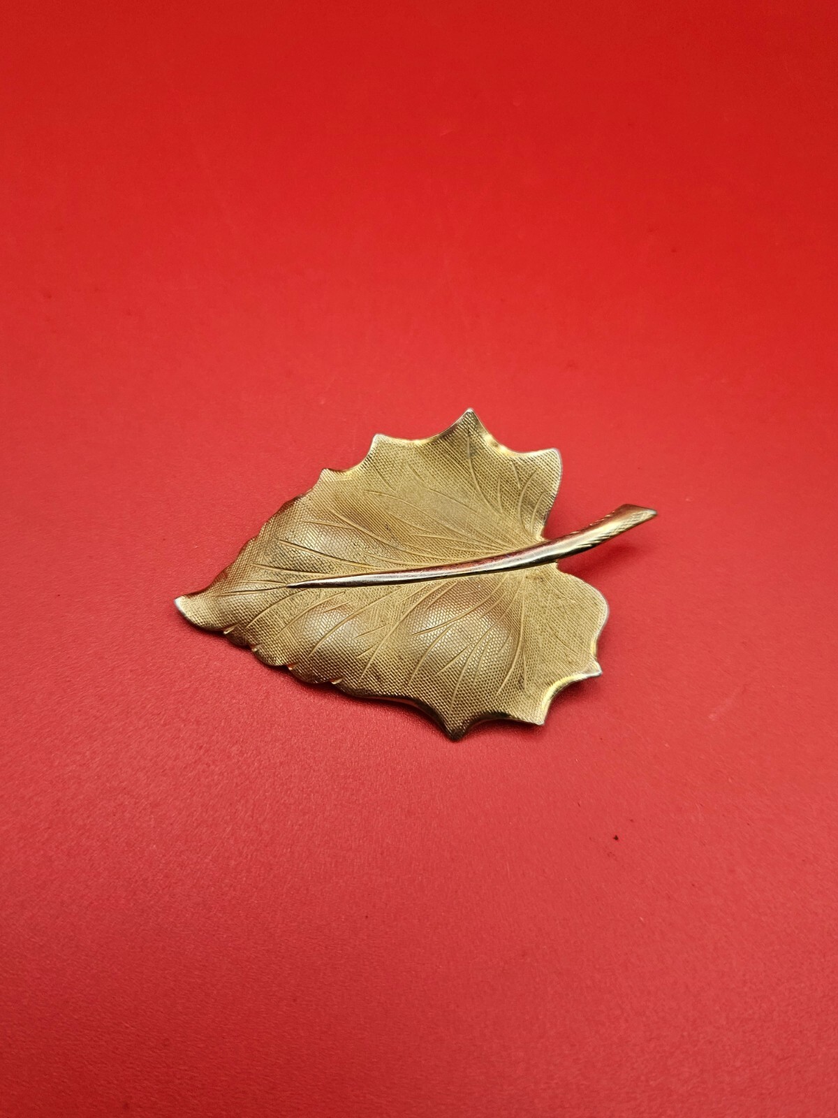 Vintage Signed DANECRAFT 12K Gold Filled Textured Nature LEAF Pin Brooch