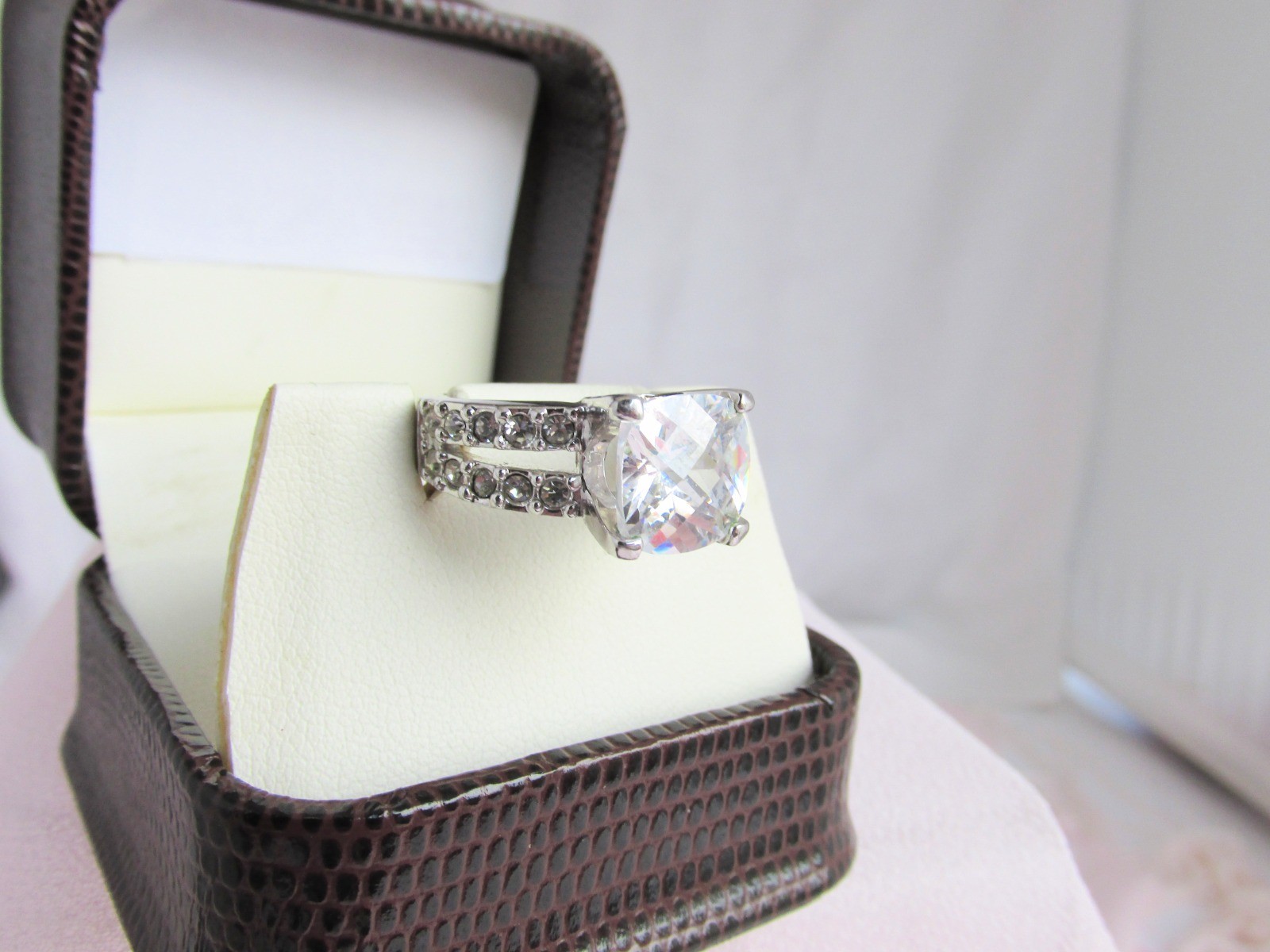 Beautiful Cushion Cut 3ct CZ Ring Split Shoulders Shiny Silver Plate Size 6