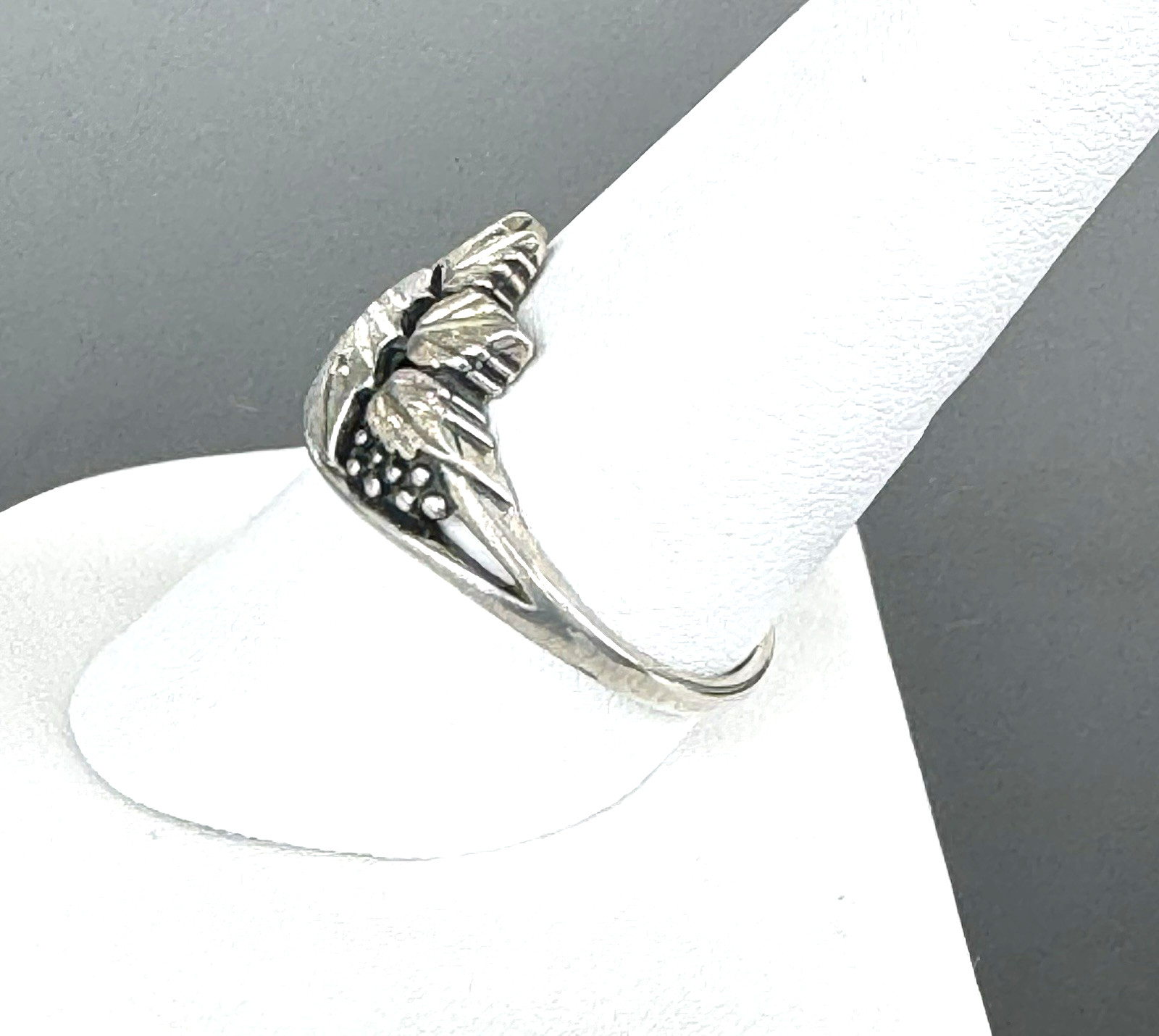 Vintage WM Sterling Silver Grapes Leaves Ring Size 9.5 Vineyard Wine Ring
