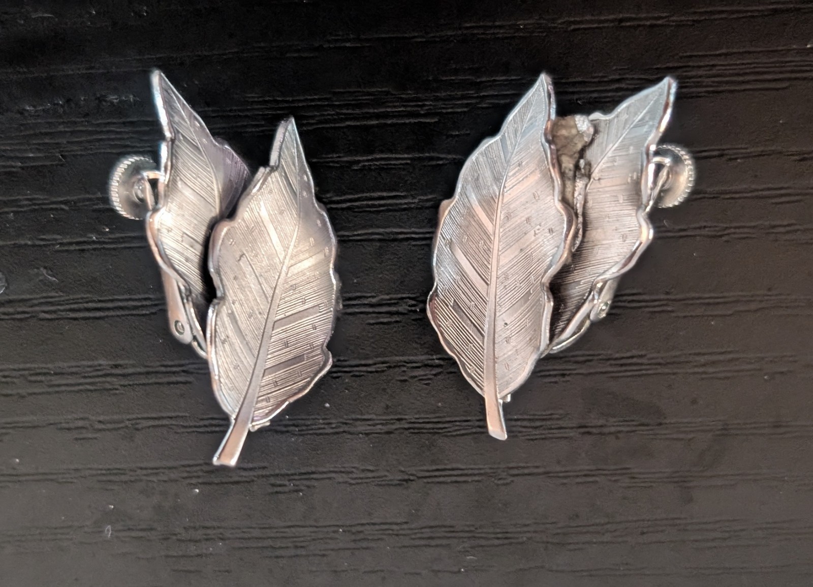 Vtg CORO Silver Tone Double Leaf Nature Clip On Earrings 1.5″ Autumn Fall
