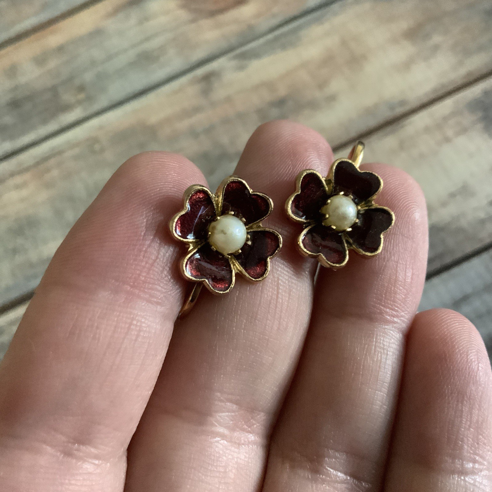 Vintage 50s red faux pearl enamel poppy flower earrings screw back