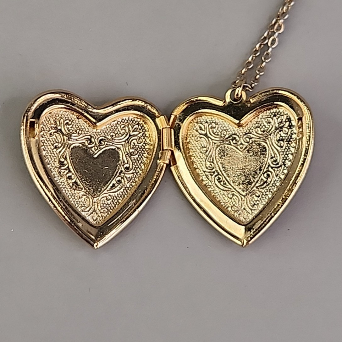 Vintage Heart Locket Necklace Stamped 2cm Gold Tone 16″