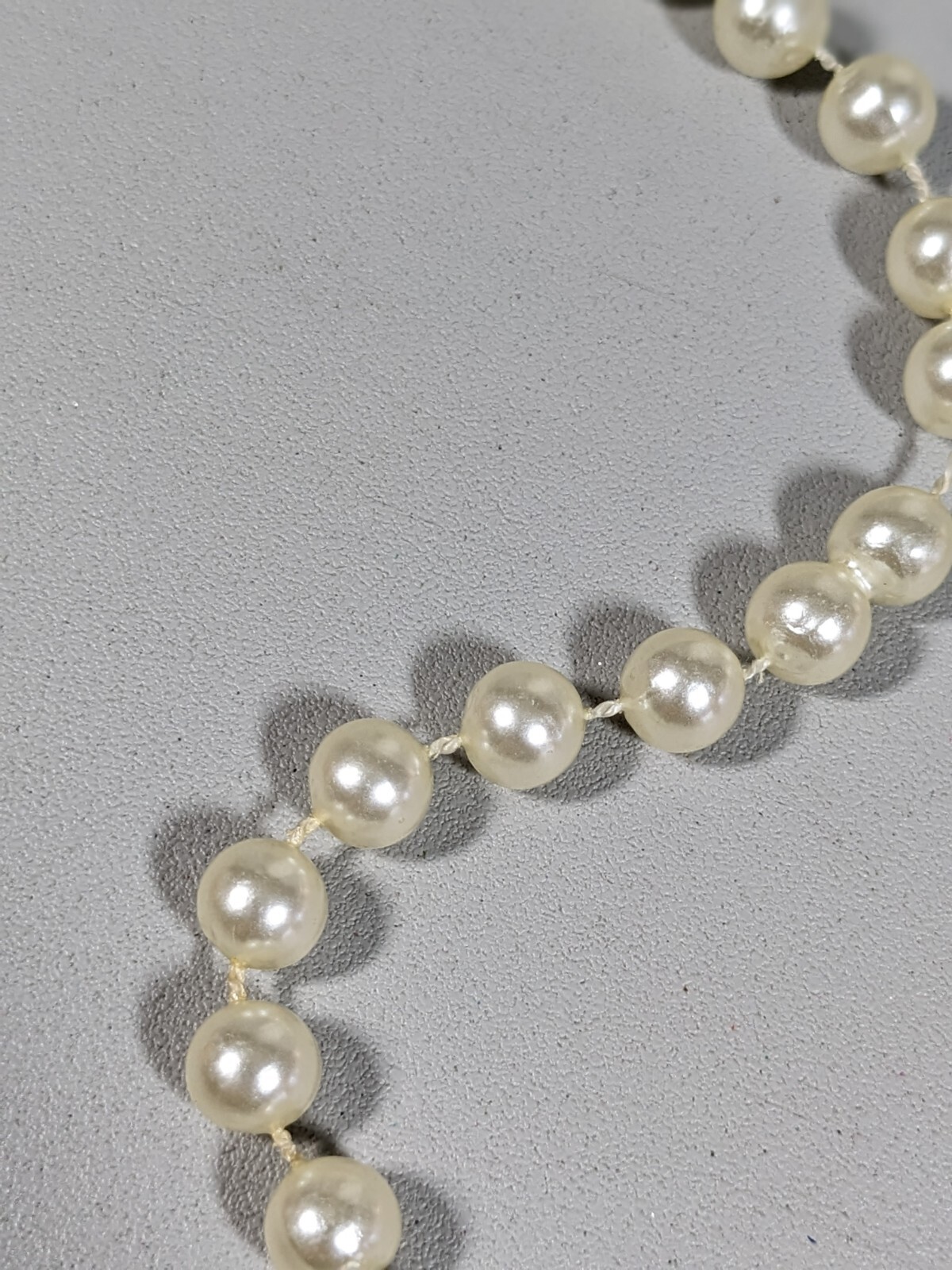Vintage Ivory Color Faux Pearl 8mm Acrylic Bead Necklace 17.5 inch