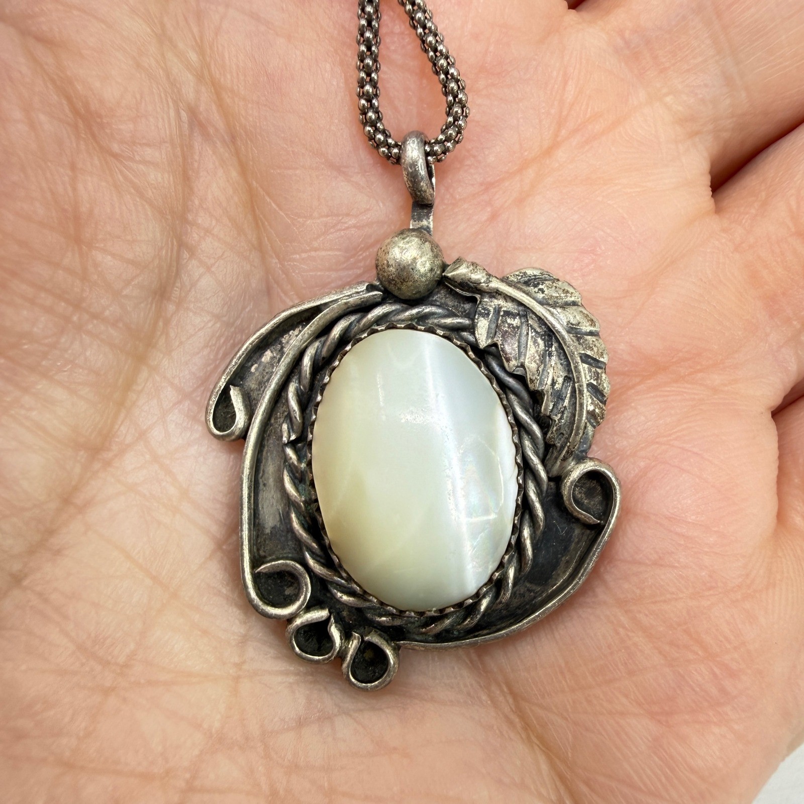 Vintage Sterling Silver Mother of Pearl Pendant Necklace Popcorn Chain