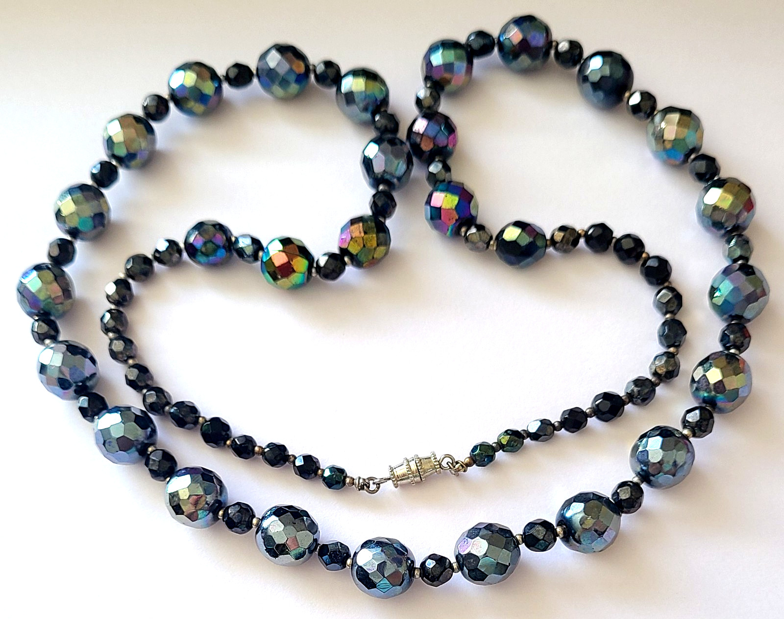 VINTAGE STUNNING DARK BLUE AURORA BOREALIS CARNIVAL FACETED GLASS NECKLACE