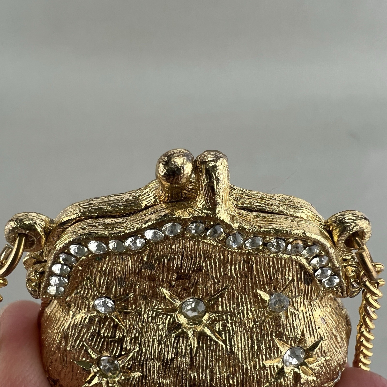Vintage Purse Necklace Locket Pill Box Gold Tone Rhinestone q3z