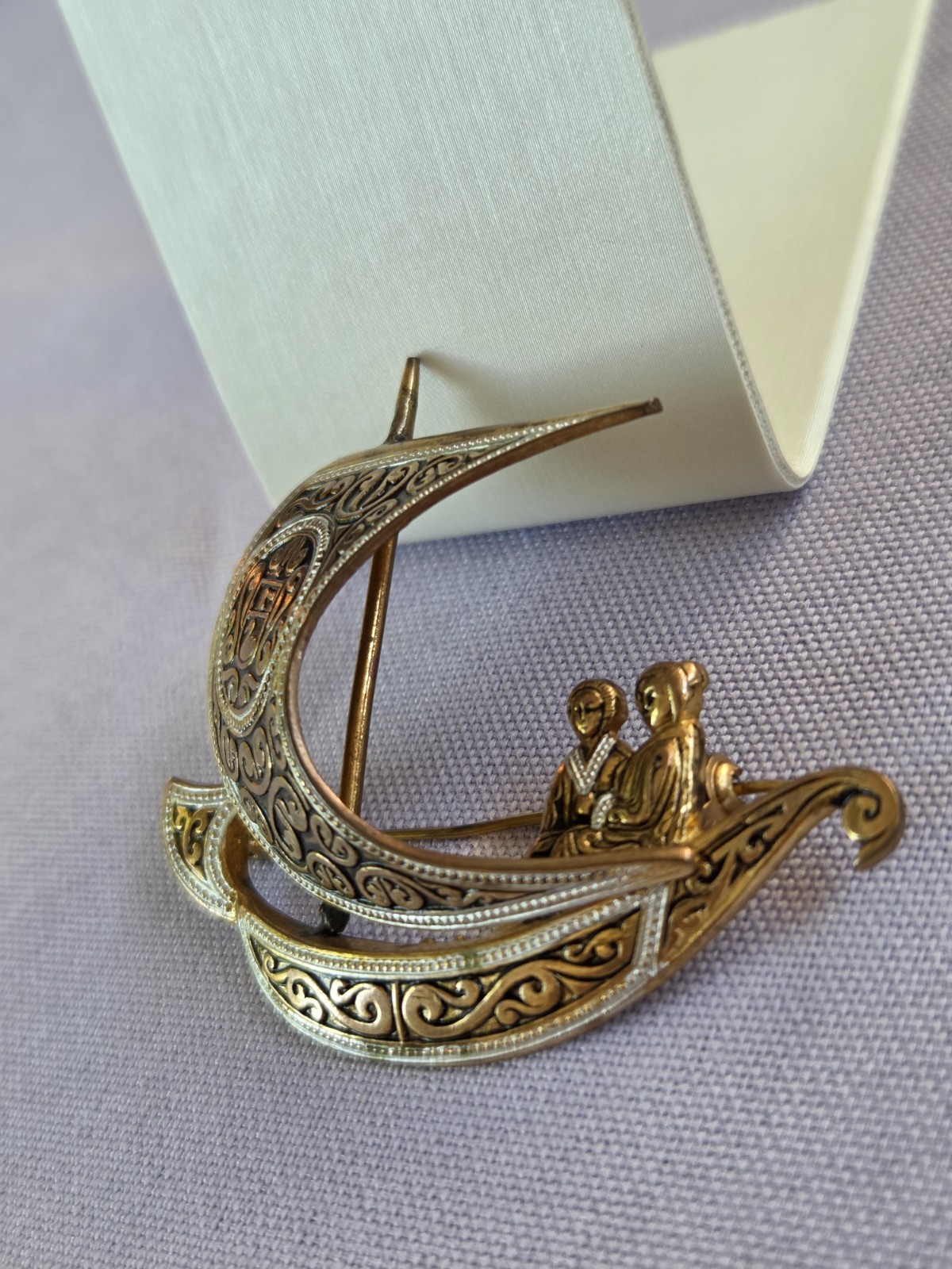 Spanish Damascene Sail Boat Brooch Women’s Vintage Gold Tone Pin Ship Jewelry