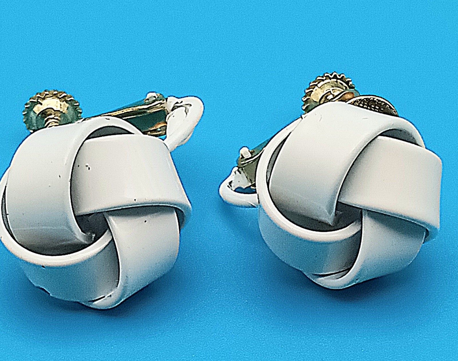 Napier White Enamel “Knot” Earrings With Screw Backs VTG Signed