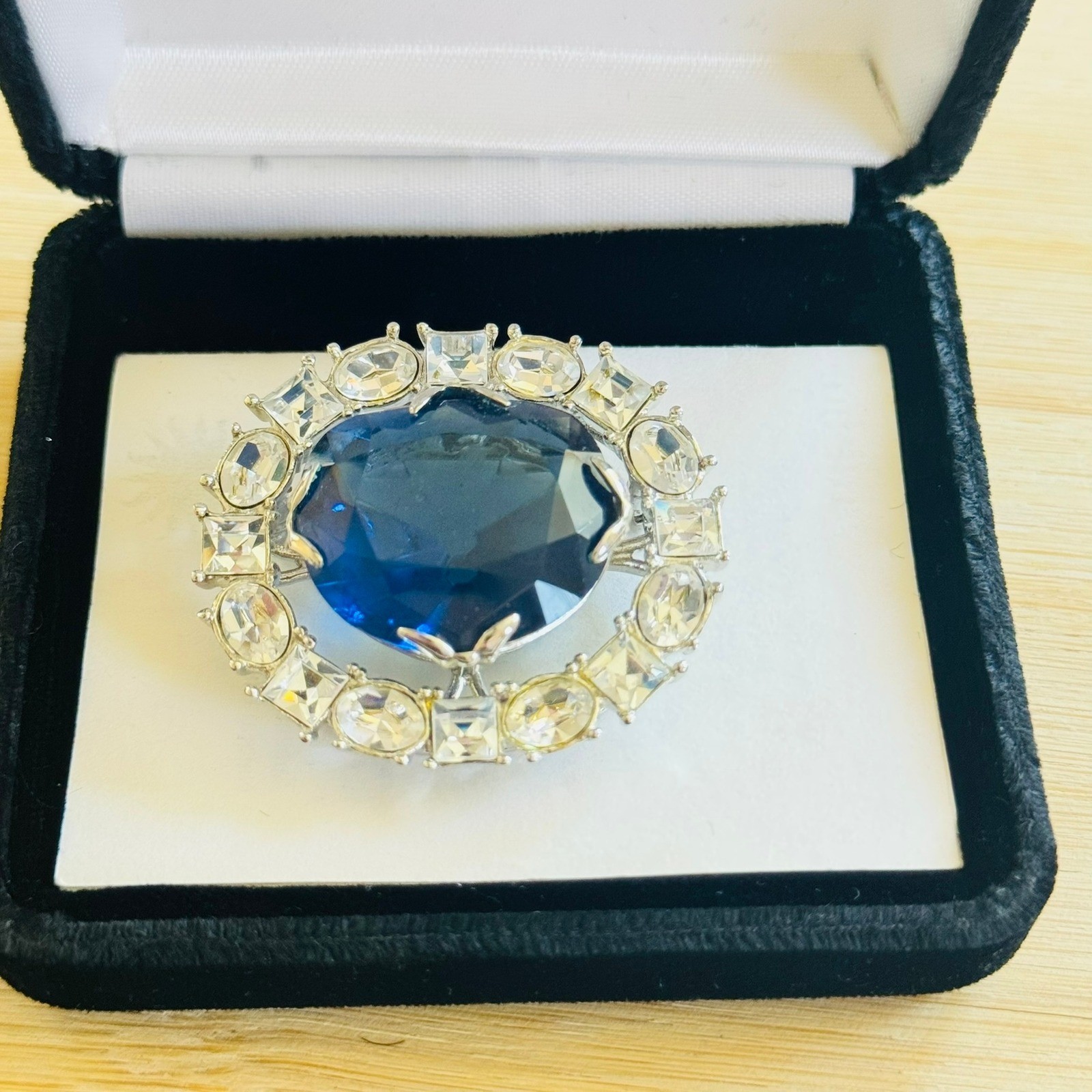 VTG Smithsonian Hope Diamond Replica Brooch Pin Pendant Glass Austrian Crystal