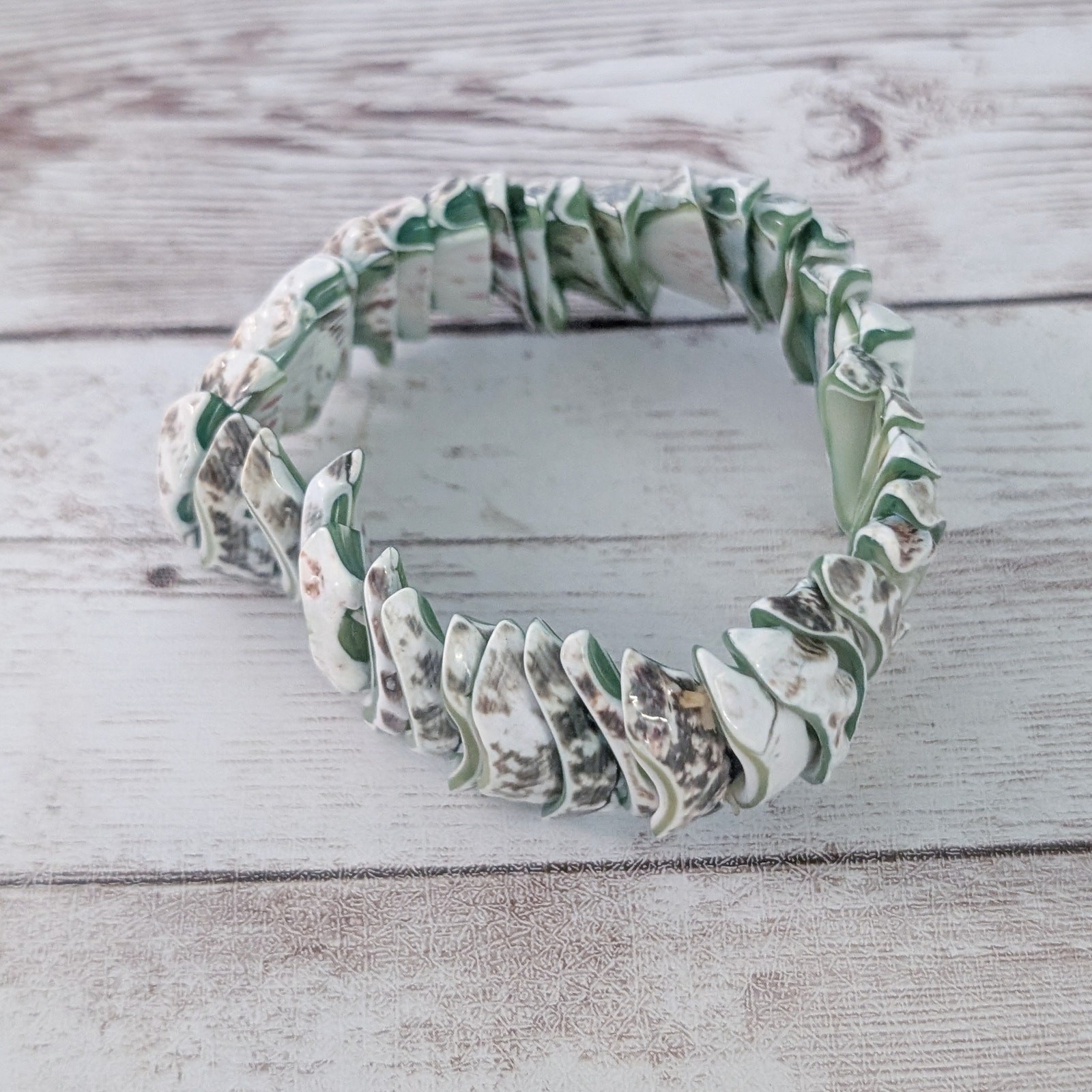 Vintage Stretch Bracelet Green/White/Brown Shell? Statement Chunky