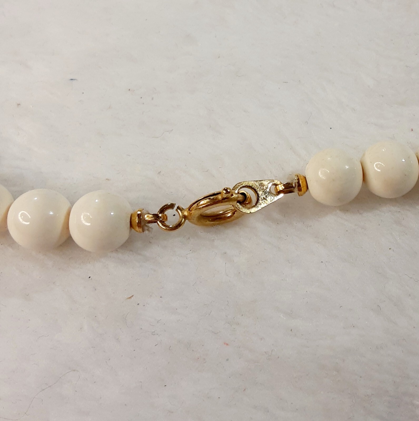 ** AMAZING Vintage Lucite Necklace – Rare Design – 24 Inch **