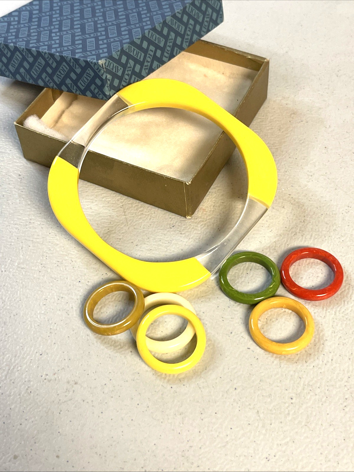 Plastic Lucite Bangle Bracelet Yellow Clear Laminate Mod Retro Spring 6 Rings