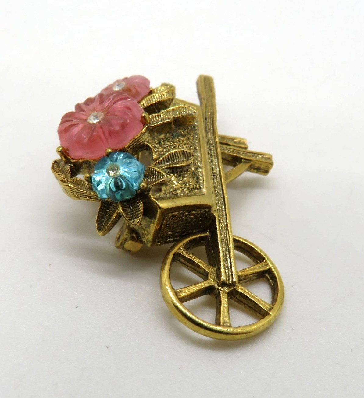 Vintage Wheelbarrow Brooch 1.5″ Pink Blue Lucite Flower Beads Gold Tone