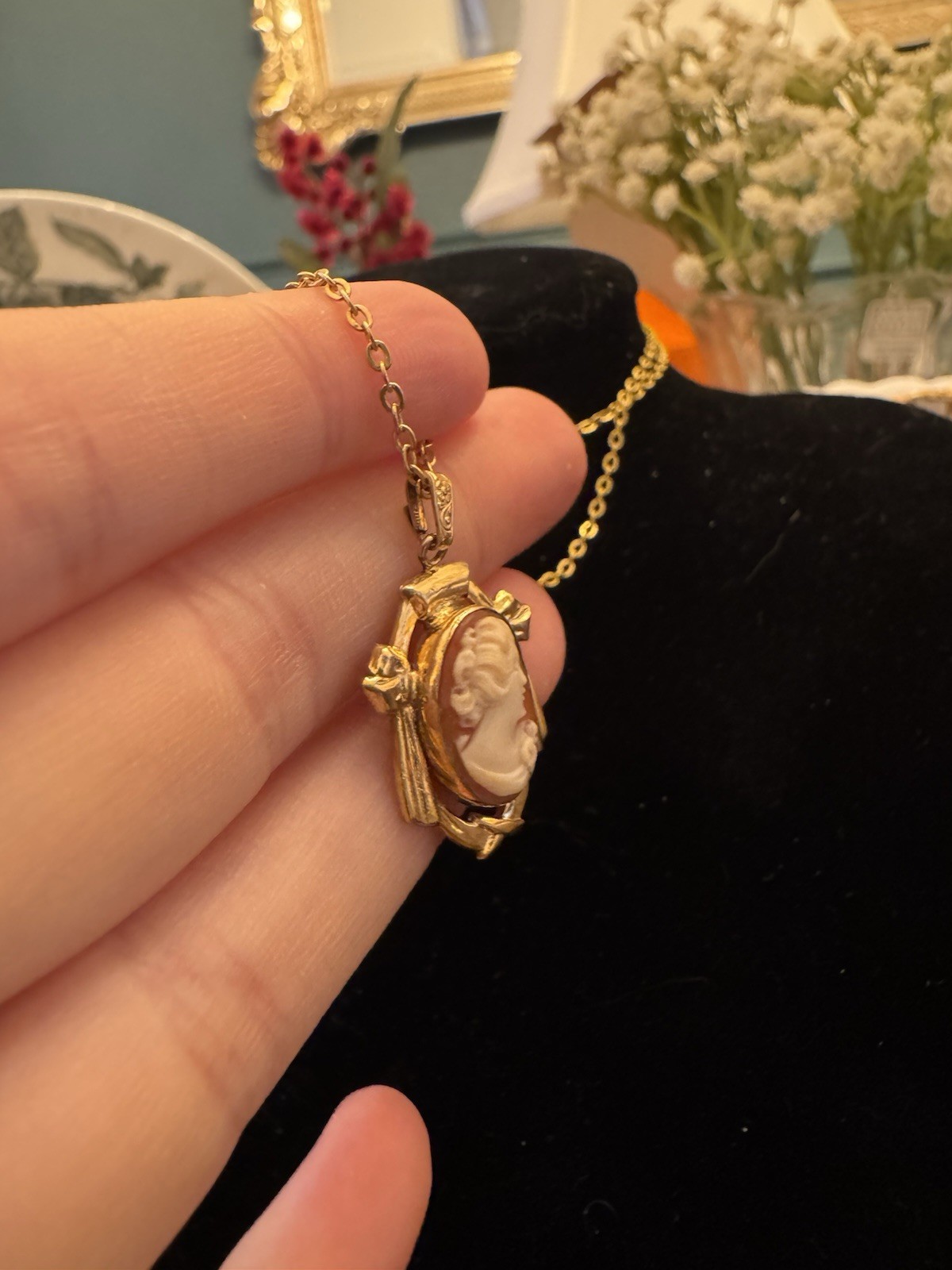Vintage Carved Shell Cameo Pendant–Gold Filled Setting (1930s–1950s)