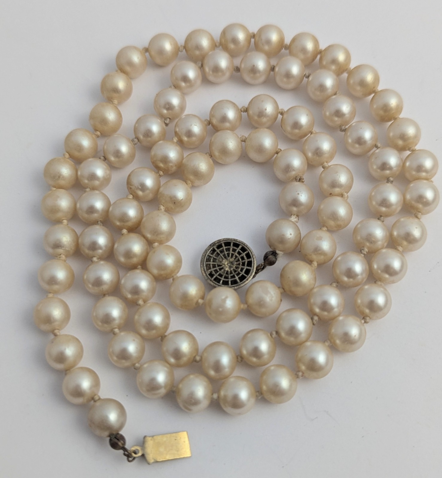Vtg Signed Miriam Haskell Faux Pearl Necklace 31.5″ Long 7.5mm