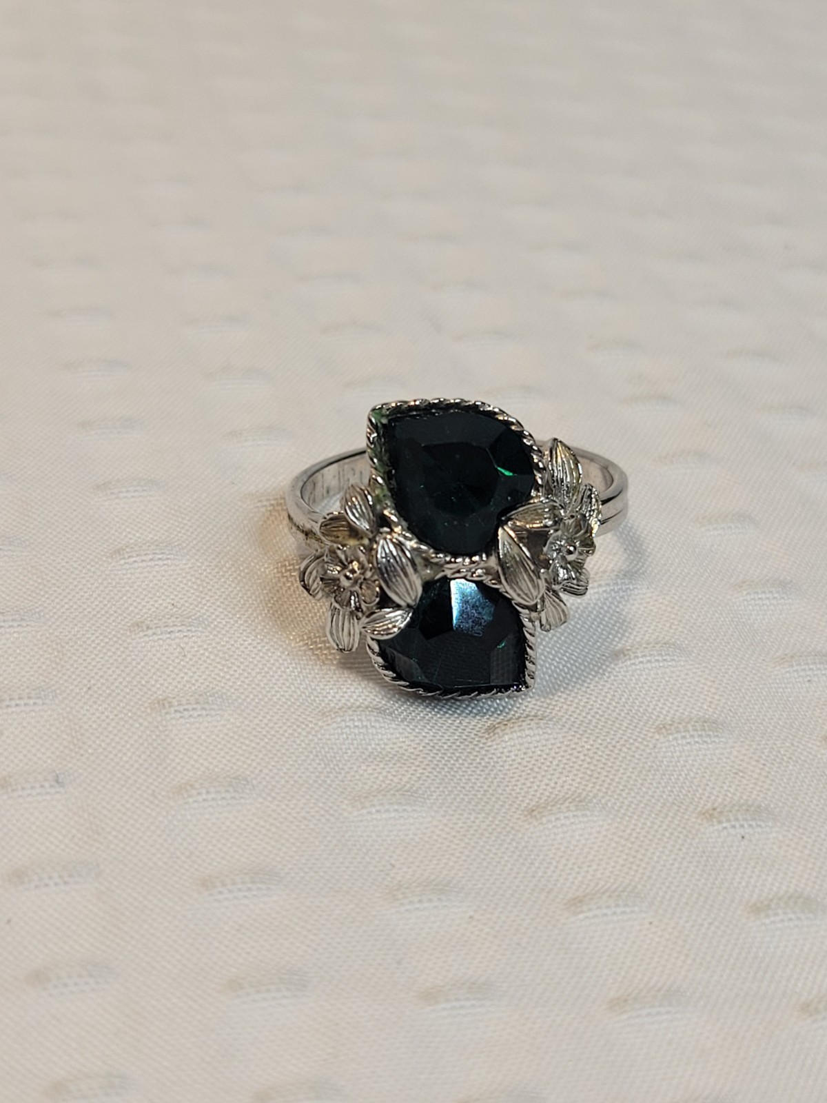 Vintage “LOVE STORY” May Birthstone Ring Sarah Coventry Adjustable Green Hearts