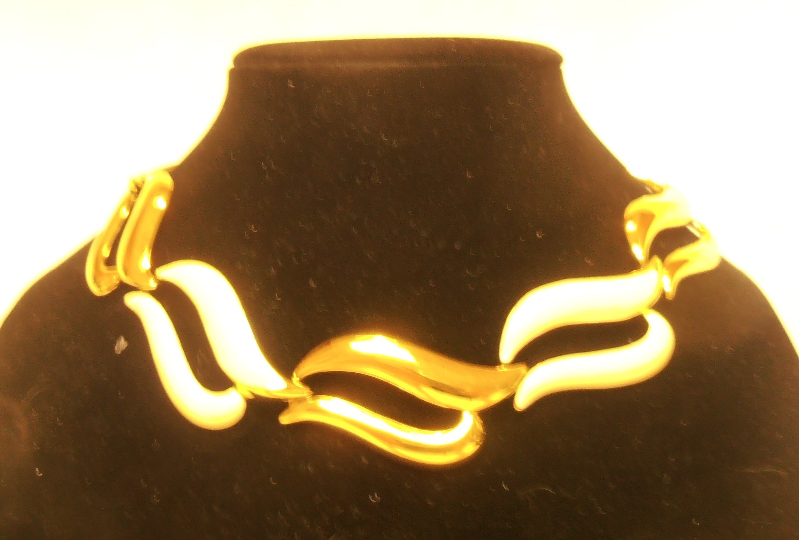 Wavy Ivory and Gold tone Link Collar Necklace