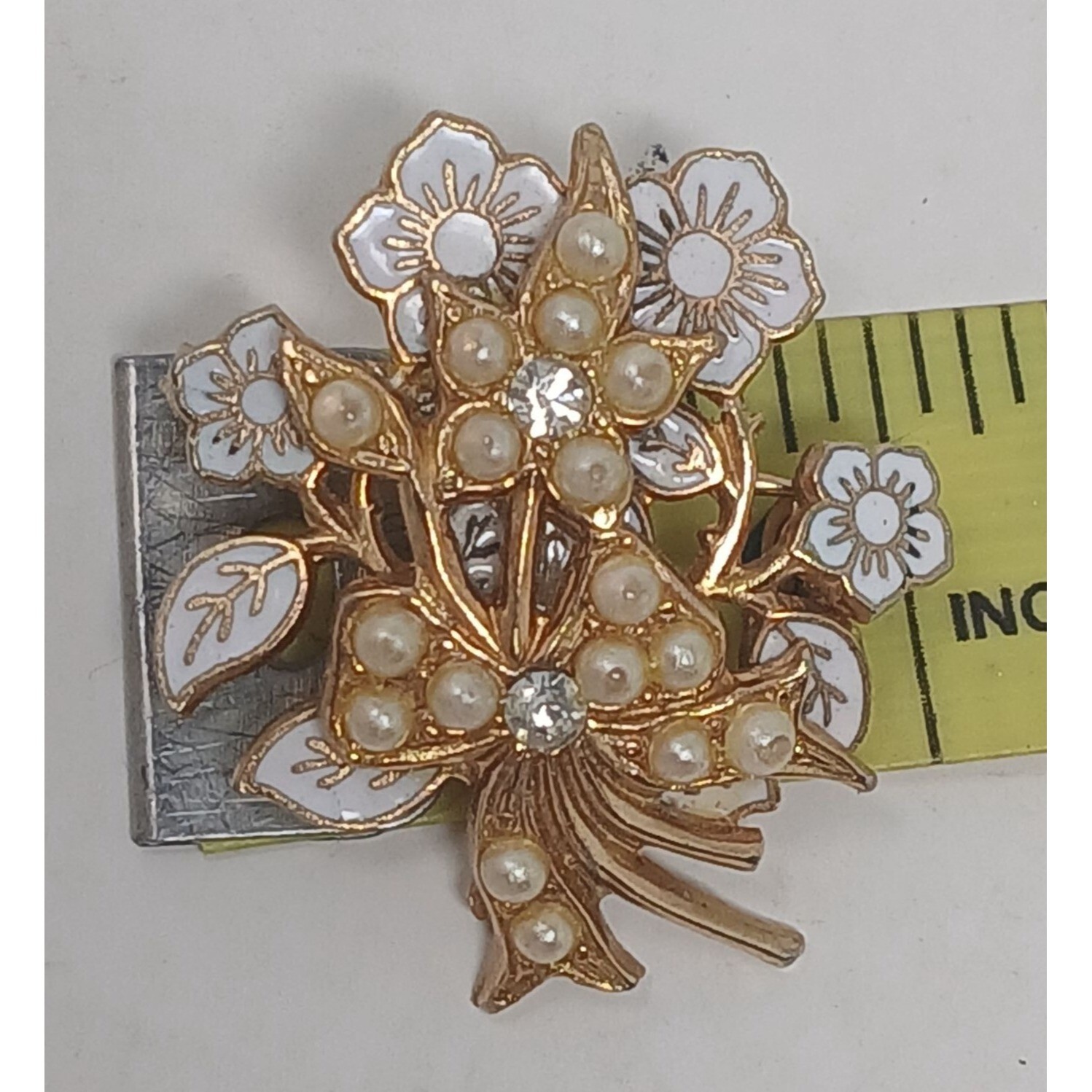 Vintage Floral Brooch Pin Faux Pearls Rhinestones GoldTone Enamel 1.3/8″ #J-8Pu