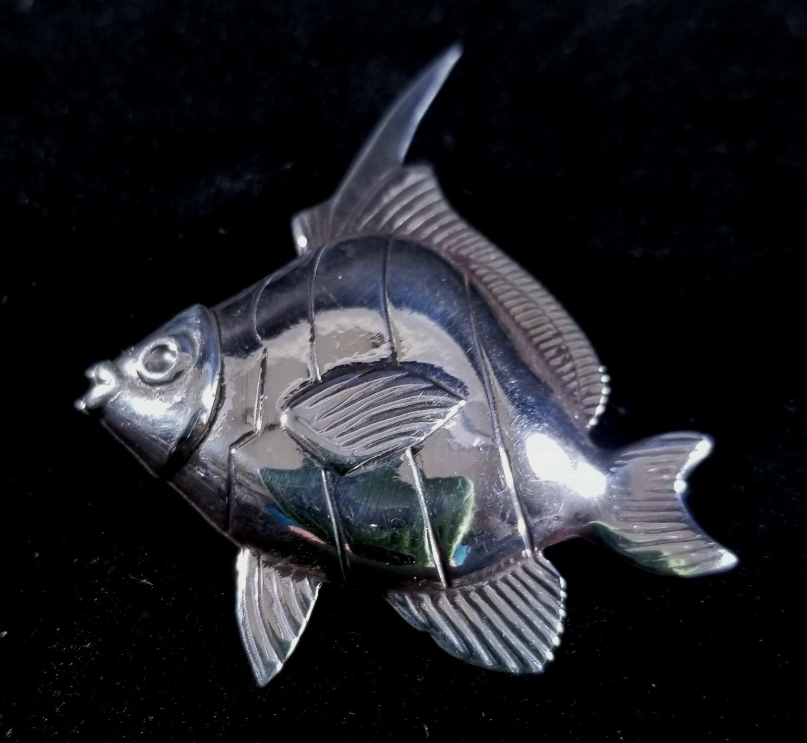 Modern Fish Brooch Or Pin Marked Sterling Silver 5 Grams 2 1/4 x1 7/8 Inches EXC